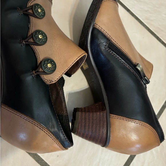 L'ATISTE Black and Brown Ankle Boots with Metallic Embellishments - Picture 5 of 5